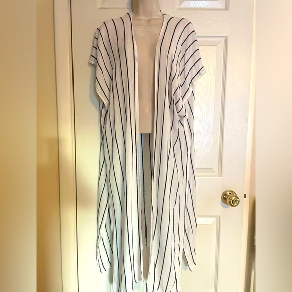 Black‎ and White One Size Kimono - Picture 1 of 3
